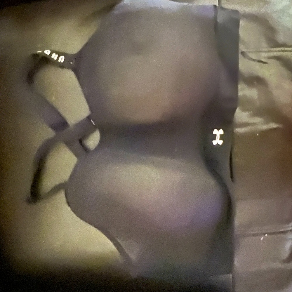 Women’s 3X Under Armour Fitted Sports Bra